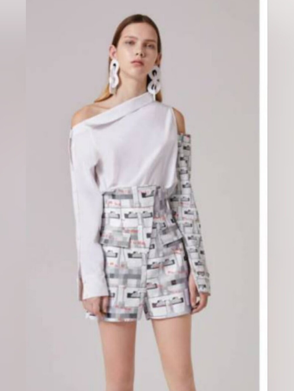 NWT Asymmetric Cold-Shoulder White Top with Printed High-Waist Shorts Size S